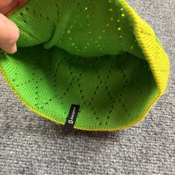 SCOTT Women’s Green Flower Reversible Knit Beanie One Size Fits Most - Picture 5 of 7